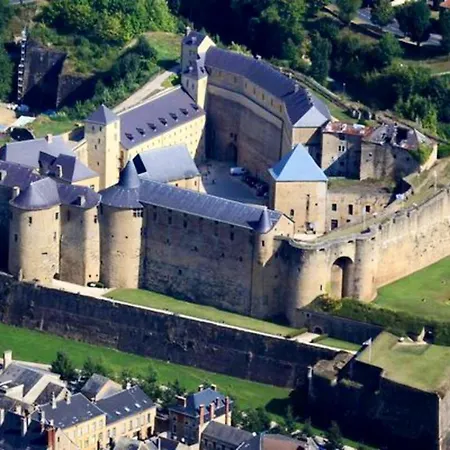 Maison Chaleureuse A Deville Avec Terrasse Et Parking Gratuit Deville (Ardennes)